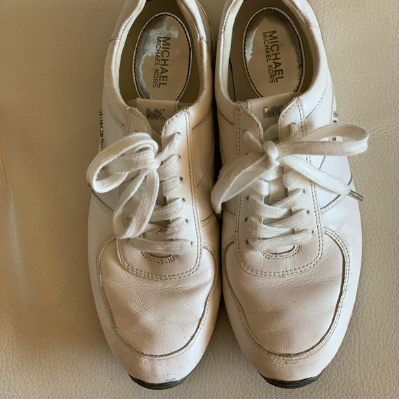 MICHAEL KORS Leather Sneakers Size 8 1/2. Metallic LOGO on the side. - Picture 3 of 13